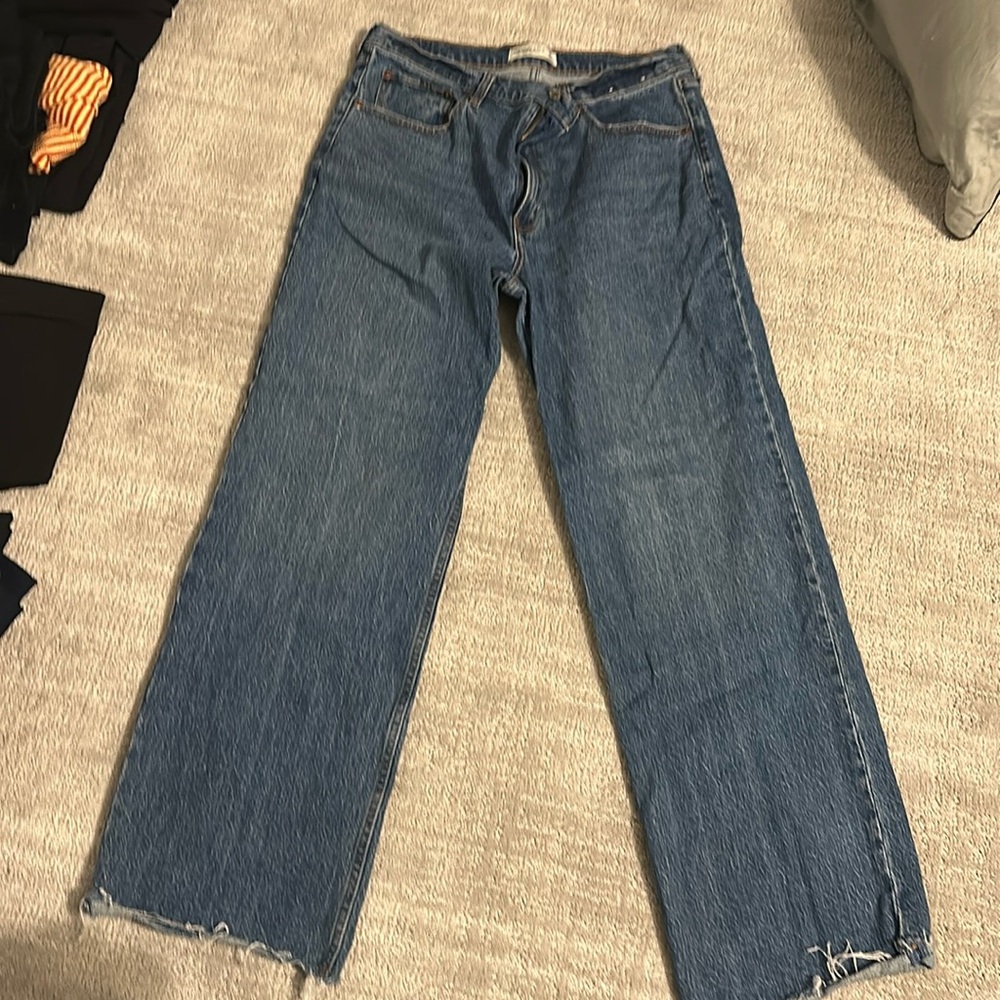 Abercrombie 90’s Relaxed High Rise Jeans (R14)